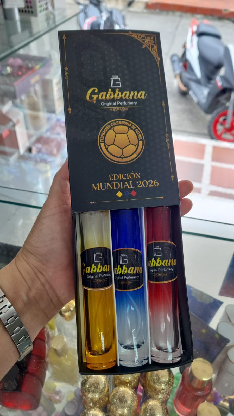 Caja Personalizada Edición Mundial 2026 – 3 Perfumes por Onzas